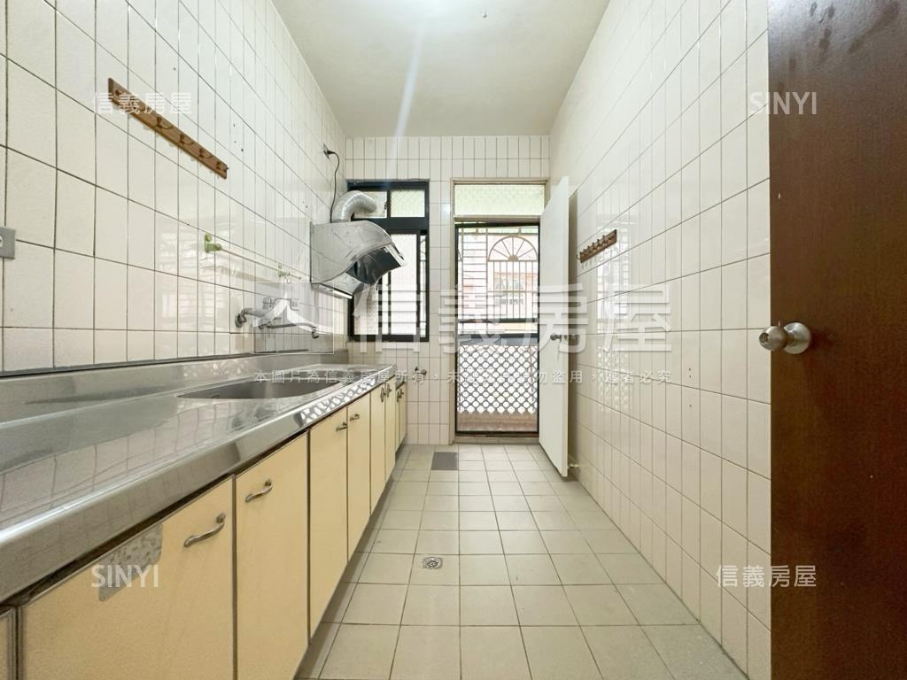 鬧中取靜邊間開窗標格公寓房屋室內格局與周邊環境