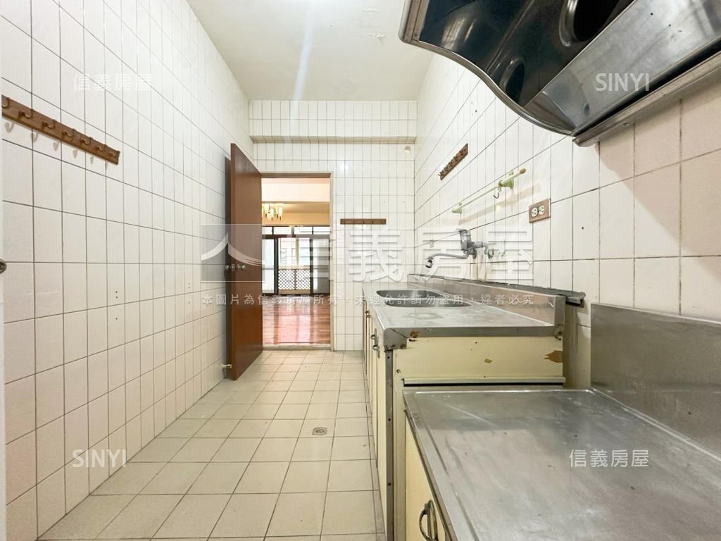 鬧中取靜邊間開窗標格公寓房屋室內格局與周邊環境