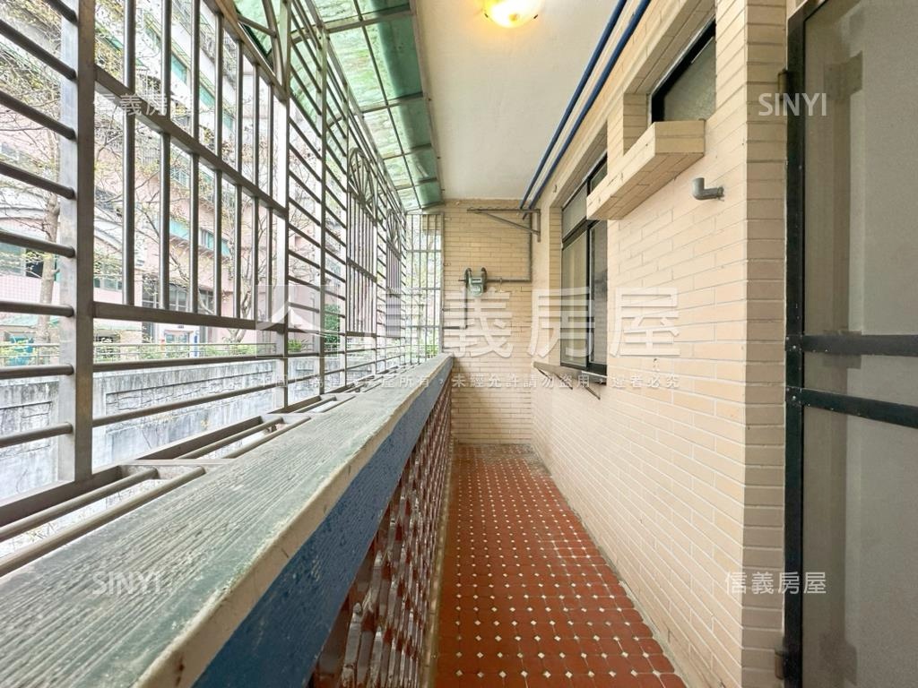 鬧中取靜邊間開窗標格公寓房屋室內格局與周邊環境