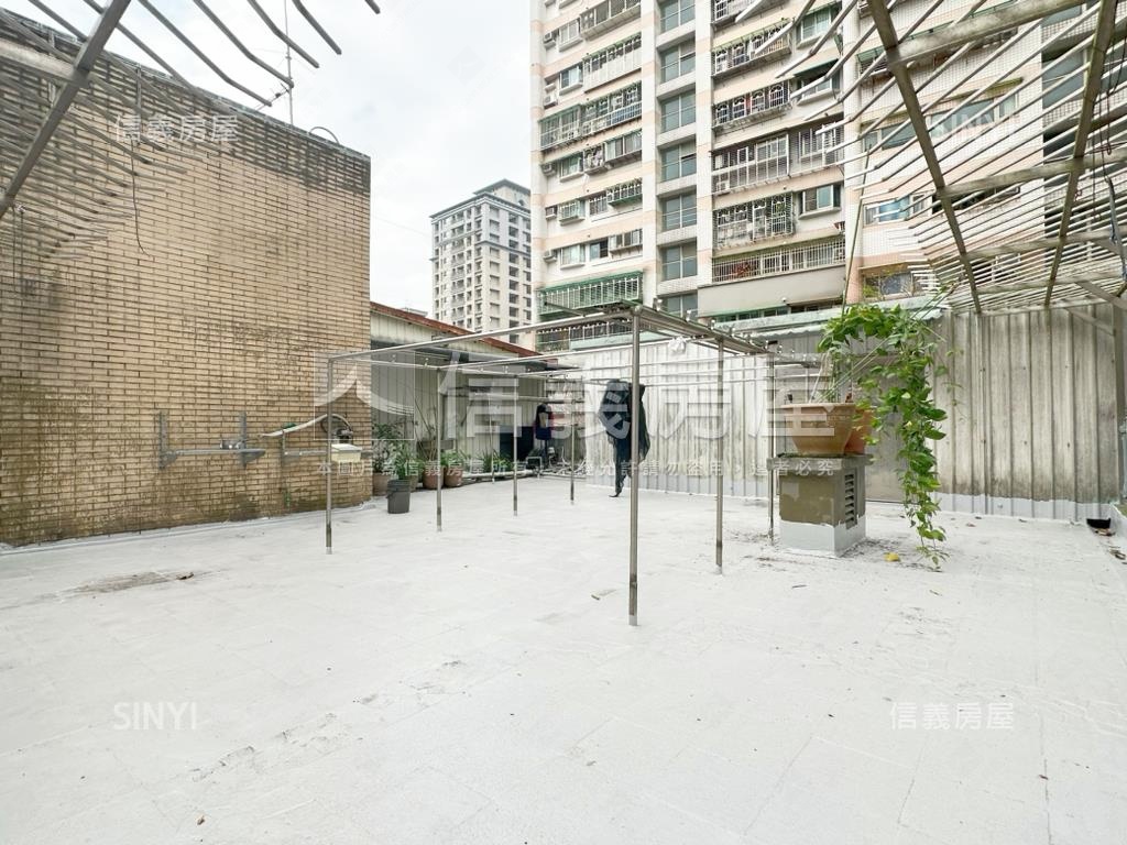 鬧中取靜邊間開窗標格公寓房屋室內格局與周邊環境