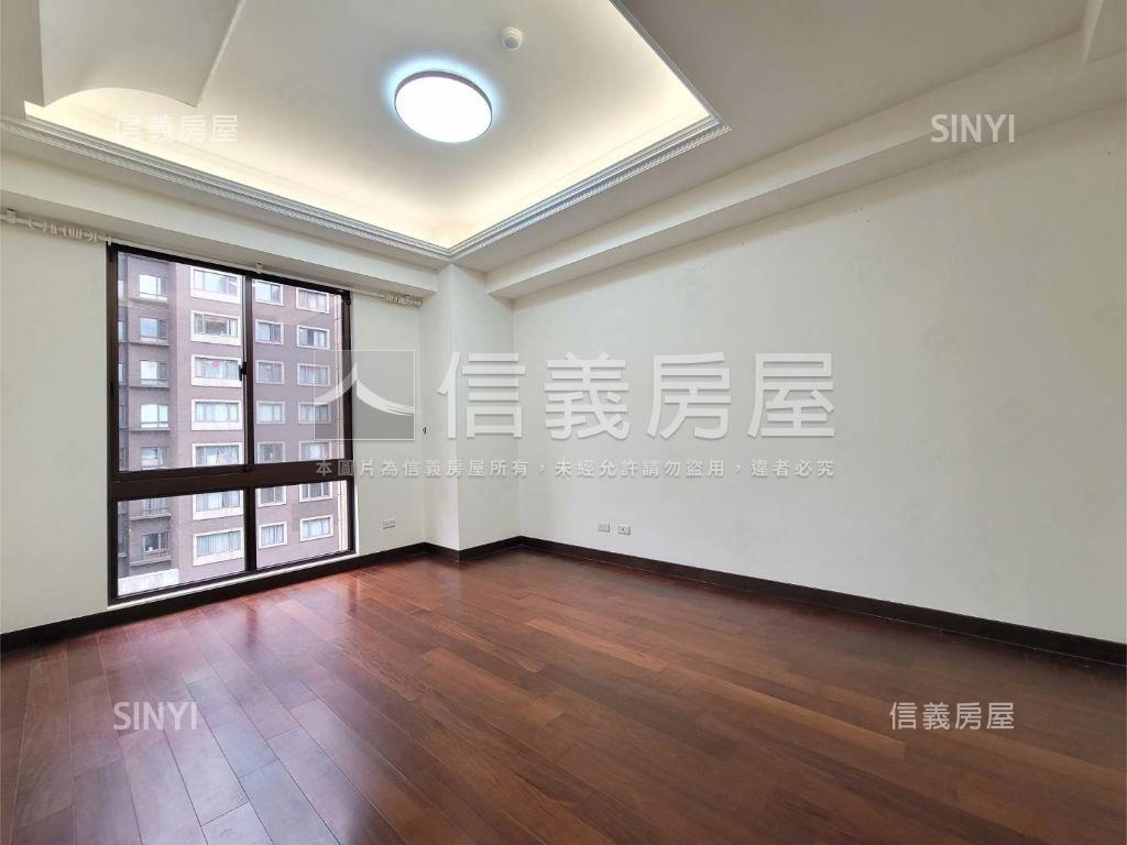 信義京華苑四房車位房屋室內格局與周邊環境