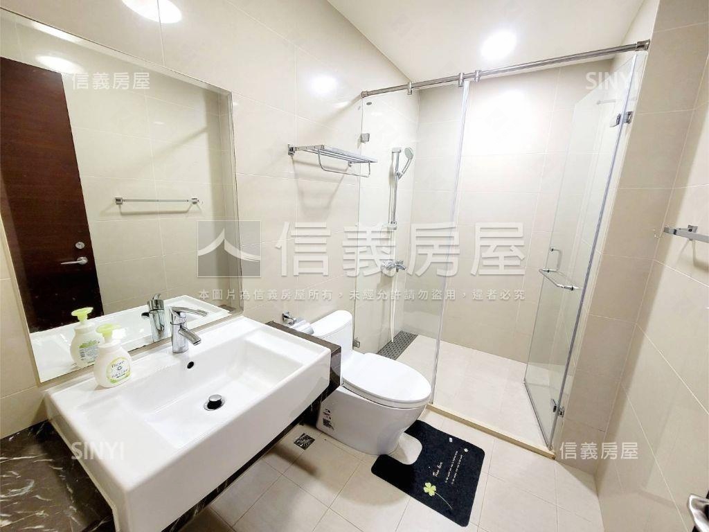 信義京華苑四房車位房屋室內格局與周邊環境