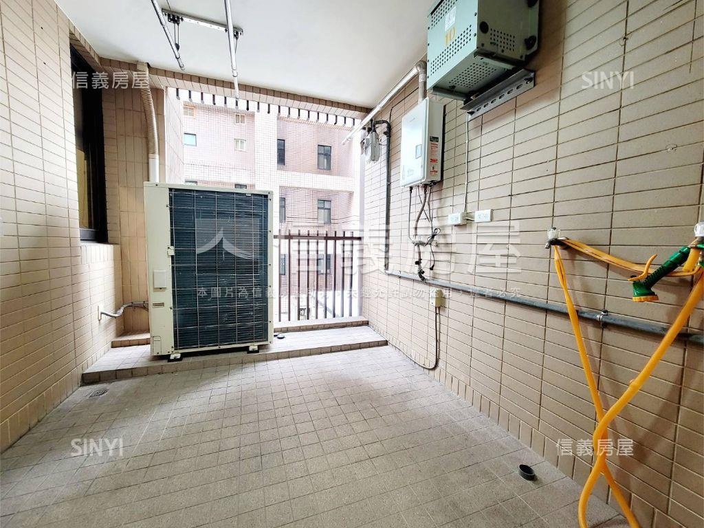 信義京華苑四房車位房屋室內格局與周邊環境