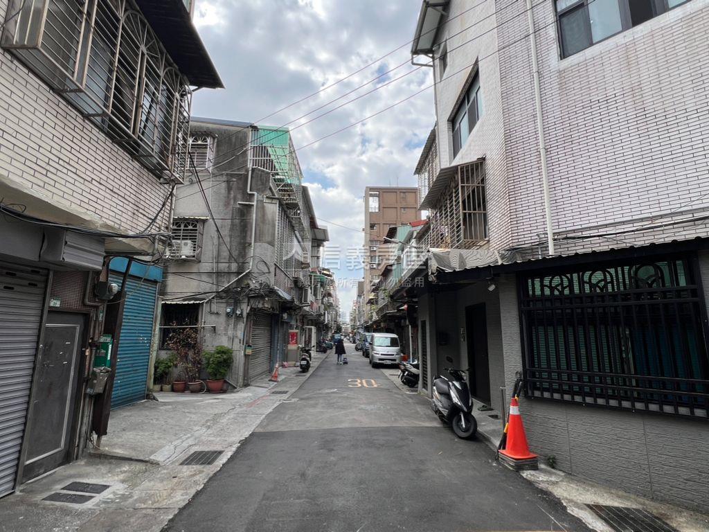 萬大路低總二樓房屋室內格局與周邊環境