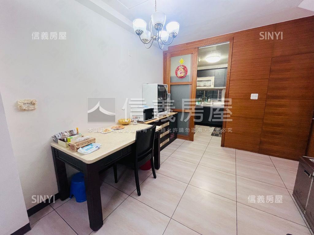 四維商圈車庫美透天房屋室內格局與周邊環境