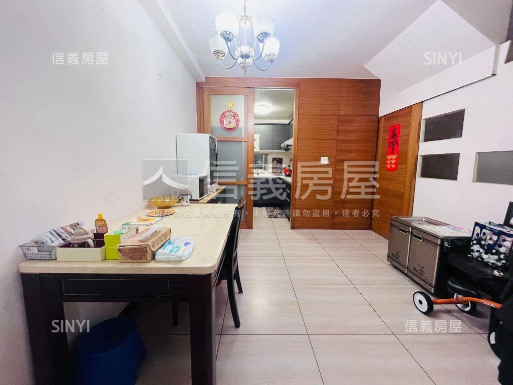 四維商圈車庫美透天房屋室內格局與周邊環境