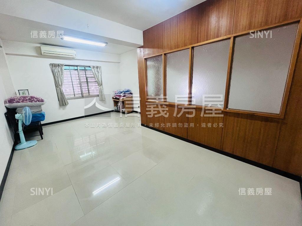 四維商圈車庫美透天房屋室內格局與周邊環境