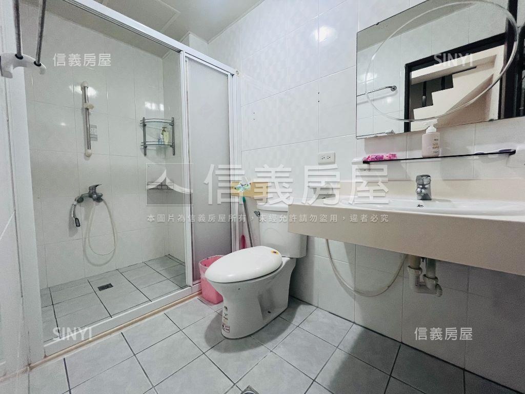 四維商圈車庫美透天房屋室內格局與周邊環境