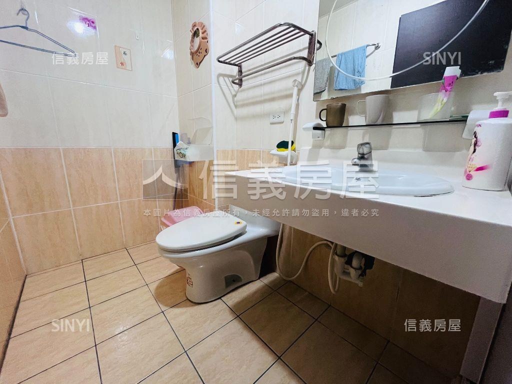 四維商圈車庫美透天房屋室內格局與周邊環境