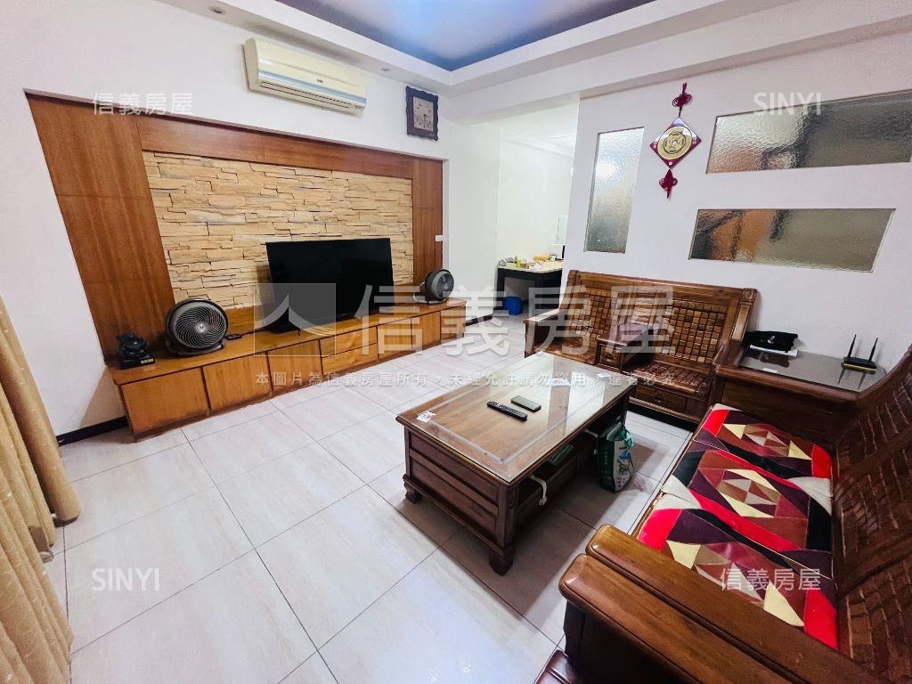 四維商圈車庫美透天房屋室內格局與周邊環境