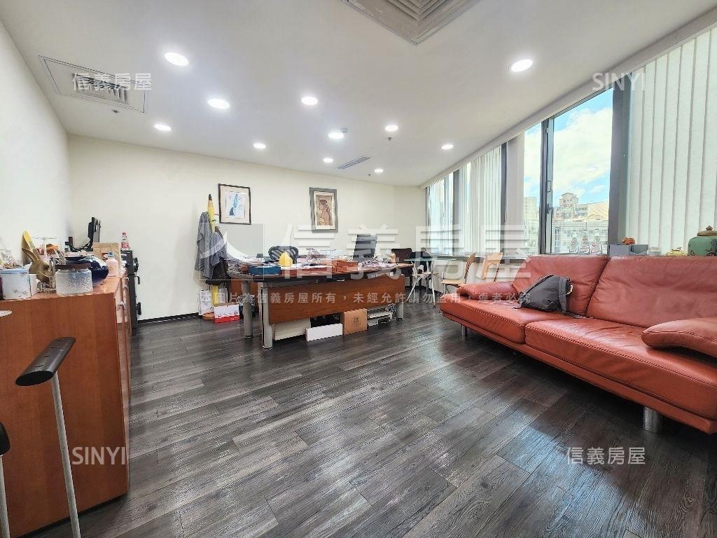 玻璃帷幕捷運一級商辦房屋室內格局與周邊環境