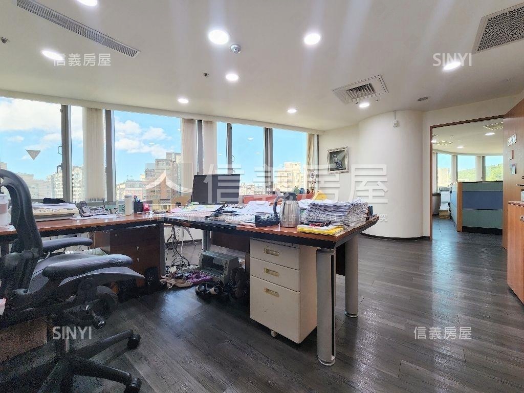 玻璃帷幕捷運一級商辦房屋室內格局與周邊環境