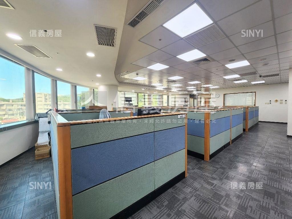 玻璃帷幕捷運一級商辦房屋室內格局與周邊環境