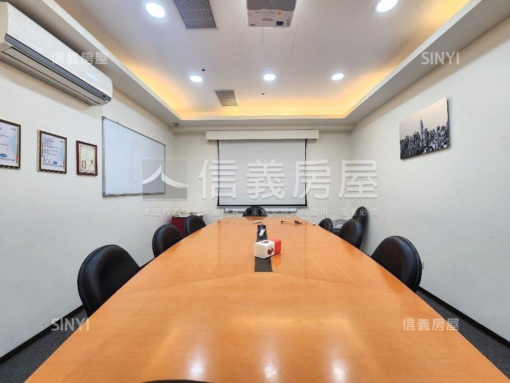 玻璃帷幕捷運一級商辦房屋室內格局與周邊環境