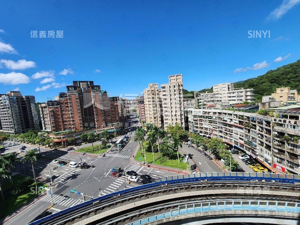 玻璃帷幕捷運一級商辦房屋室內格局與周邊環境