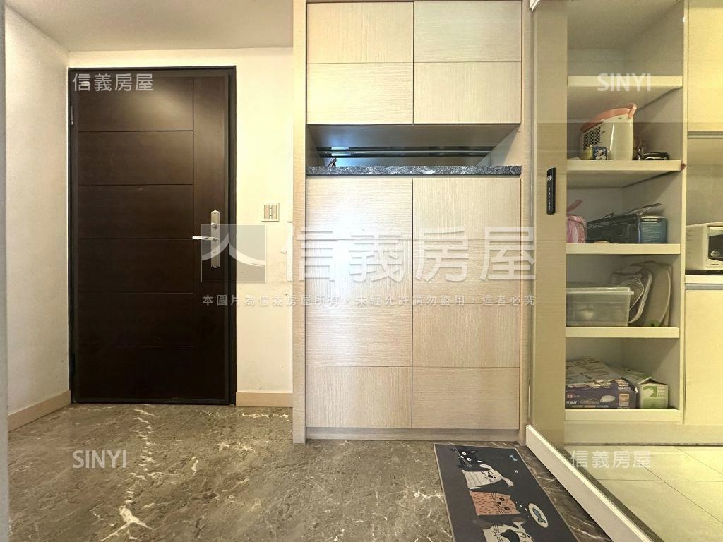 極美山莊美景四房車位房屋室內格局與周邊環境