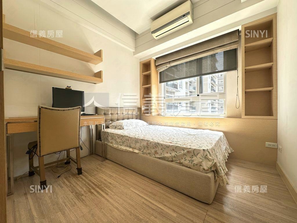 極美山莊美景四房車位房屋室內格局與周邊環境