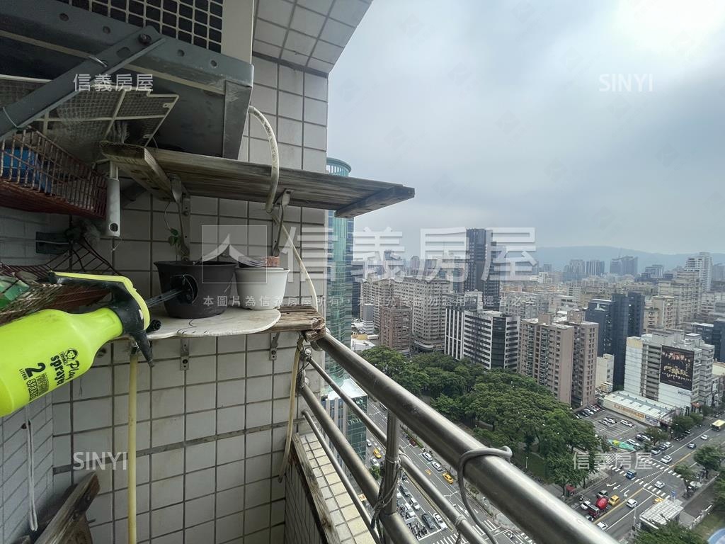 巨蛋博愛高樓景觀．附車位房屋室內格局與周邊環境