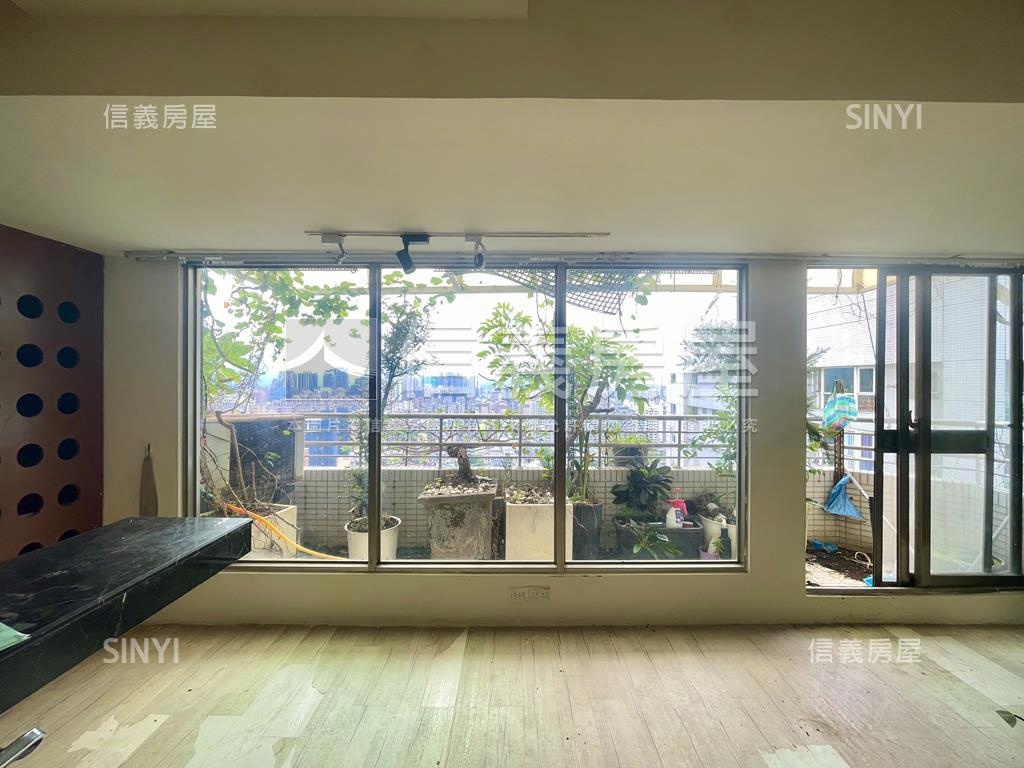 巨蛋博愛高樓景觀．附車位房屋室內格局與周邊環境
