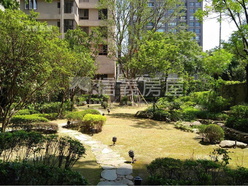 極．龍寶品臻邸房屋室內格局與周邊環境