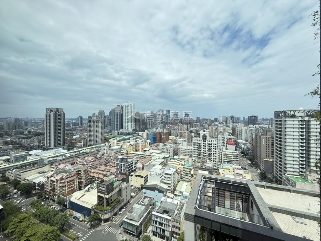 磐鈺雲華✦高樓裝潢綠建築房屋室內格局與周邊環境
