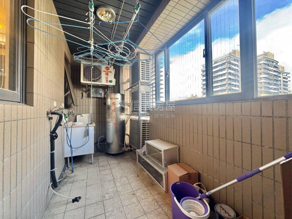 高鐵新東方４房雙車房屋室內格局與周邊環境