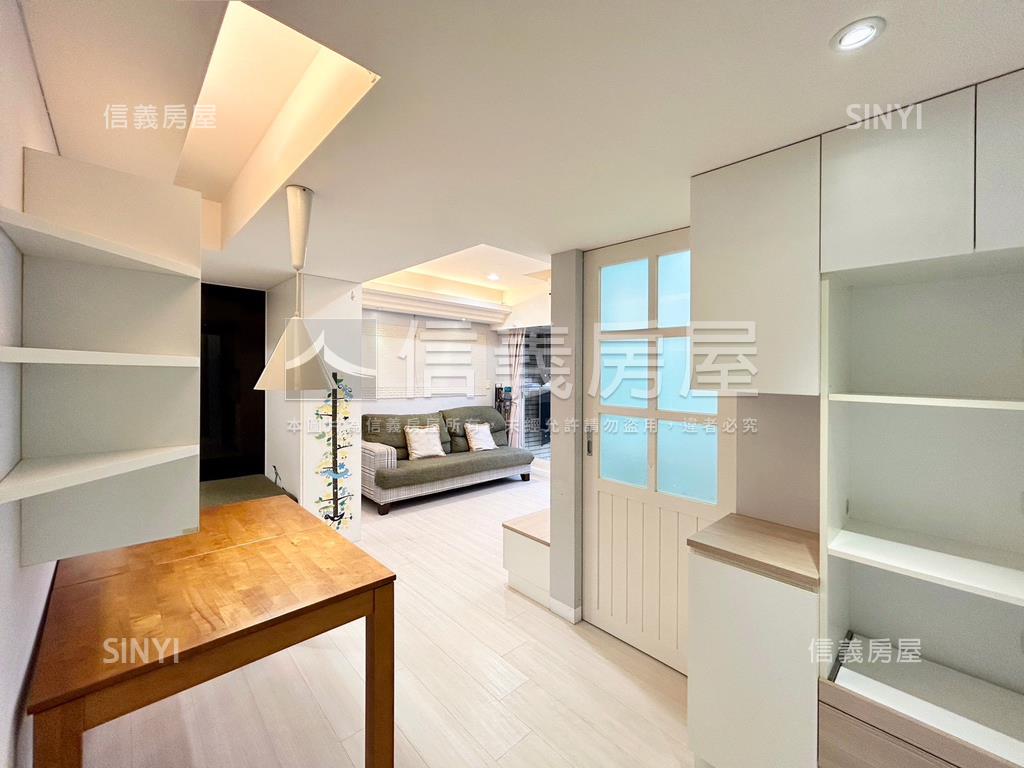 ＭＭ２１邊間兩房美裝潢房屋室內格局與周邊環境