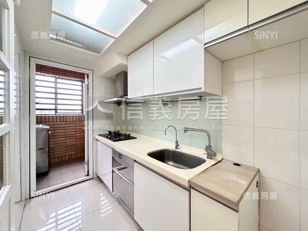 ＭＭ２１邊間兩房美裝潢房屋室內格局與周邊環境