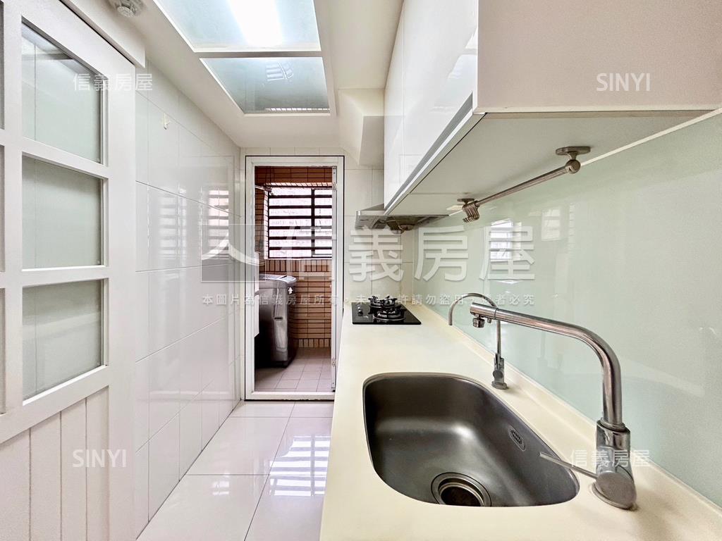 ＭＭ２１邊間兩房美裝潢房屋室內格局與周邊環境