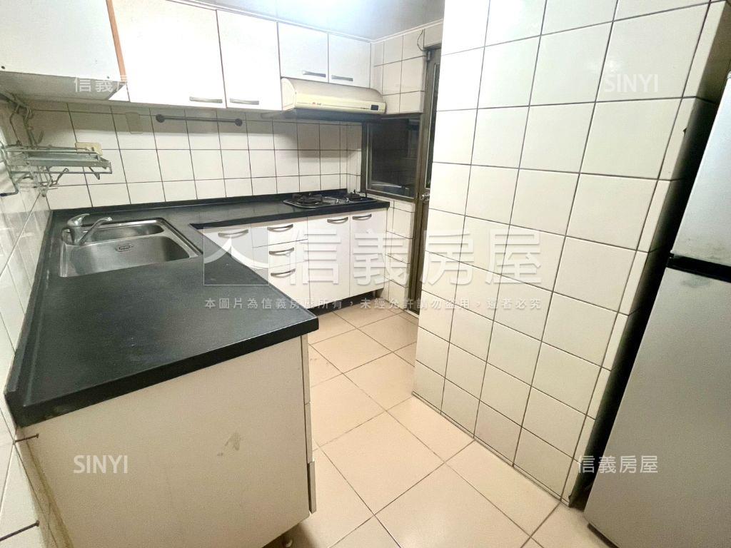 巧克力書香典雅四房車位房屋室內格局與周邊環境