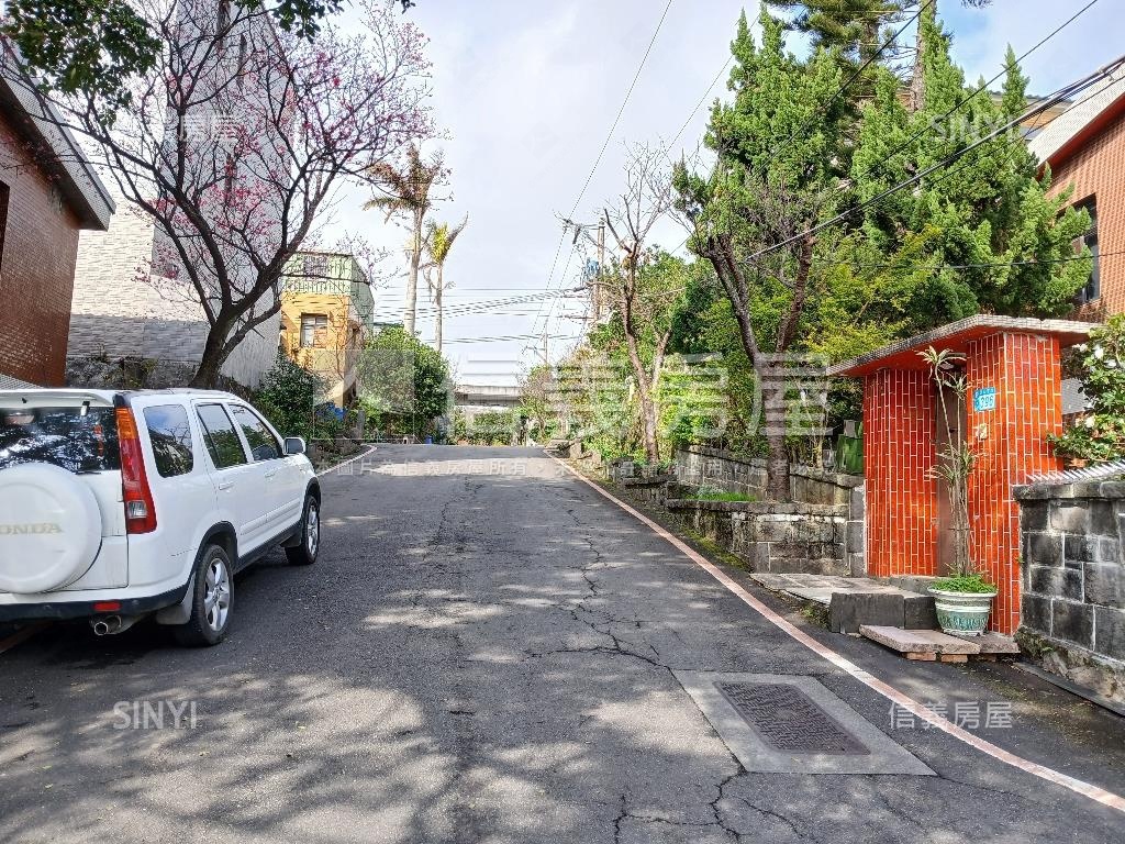 彩色別墅淡水鄉野大宅房屋室內格局與周邊環境