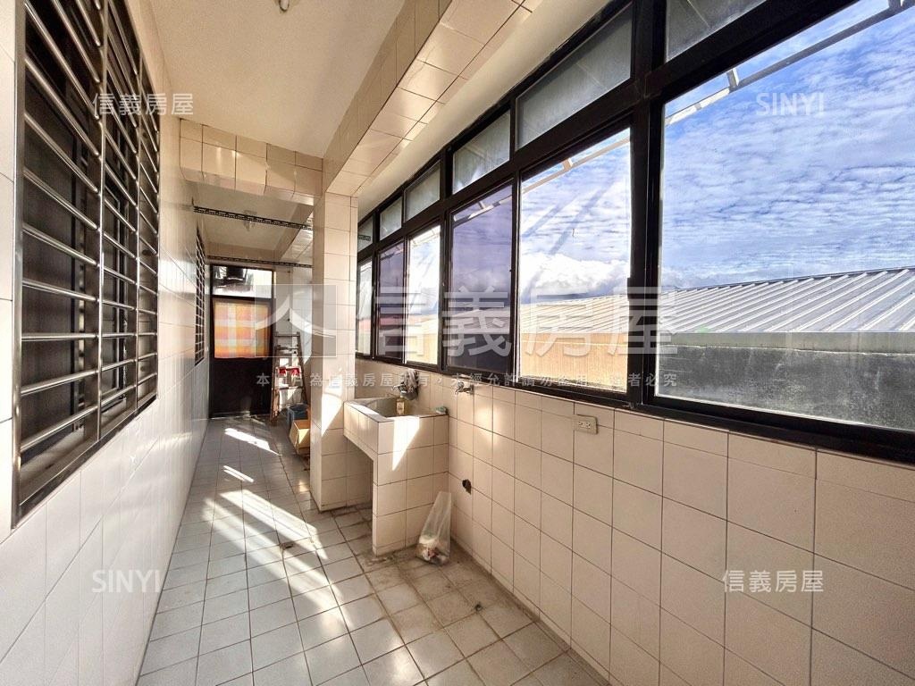 彩色別墅淡水鄉野大宅房屋室內格局與周邊環境