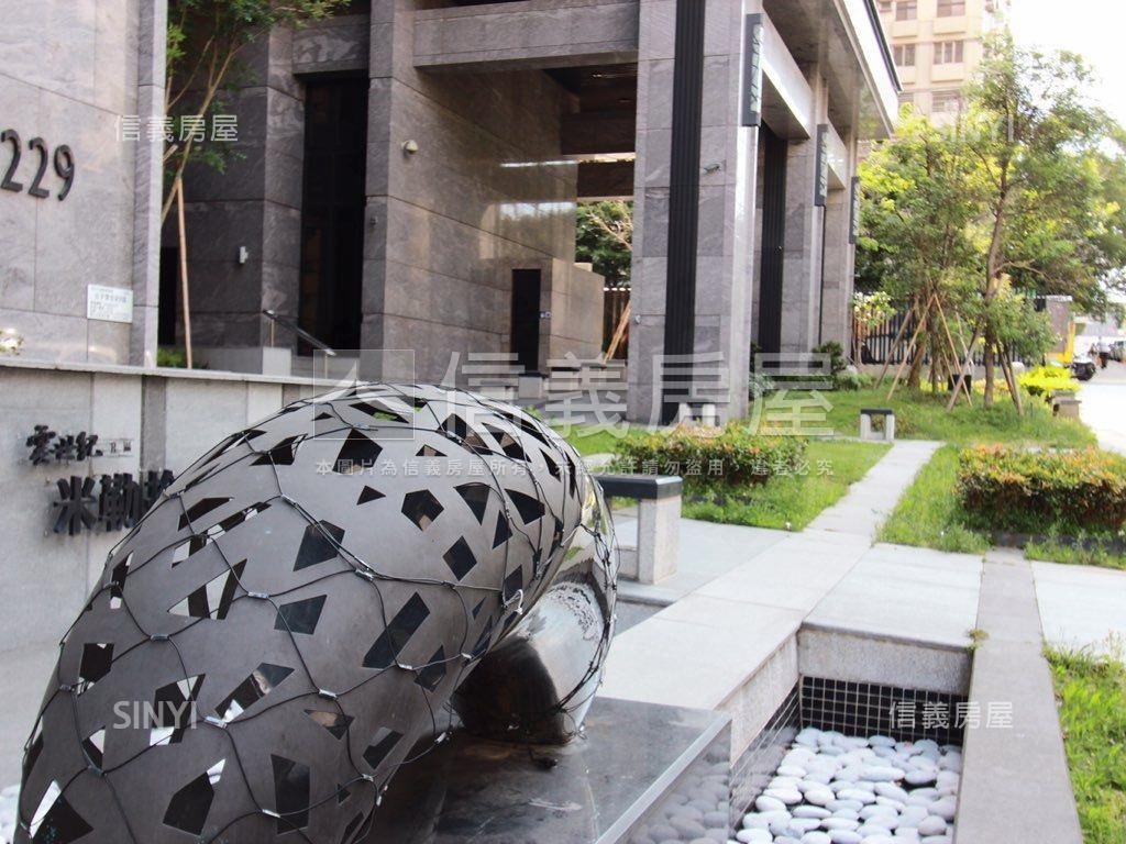 雲世紀Ｂ區三房高樓雙車位房屋室內格局與周邊環境