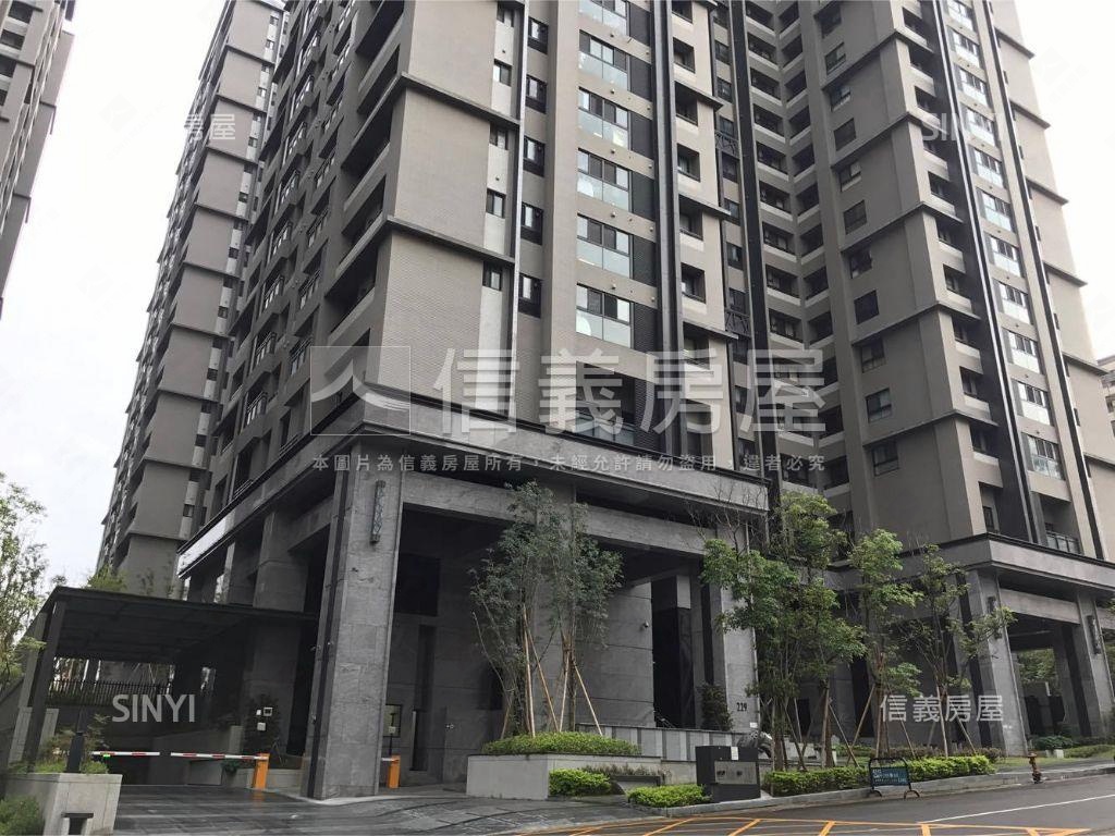 雲世紀Ｂ區三房高樓雙車位房屋室內格局與周邊環境