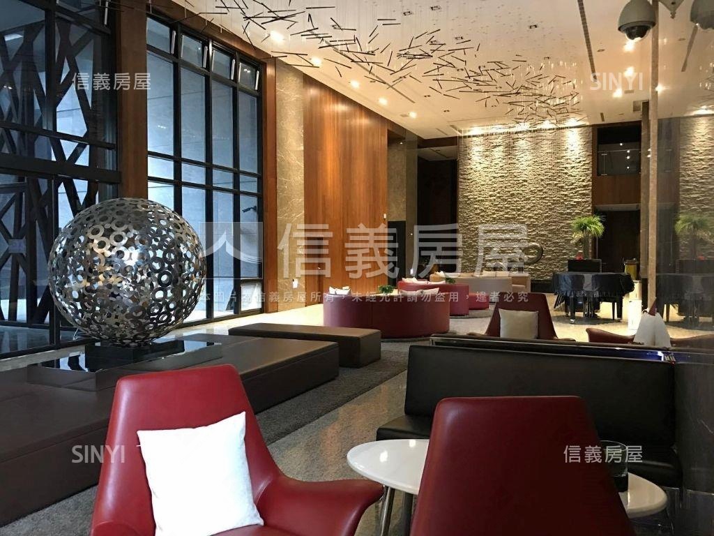 雲世紀Ｂ區三房高樓雙車位房屋室內格局與周邊環境