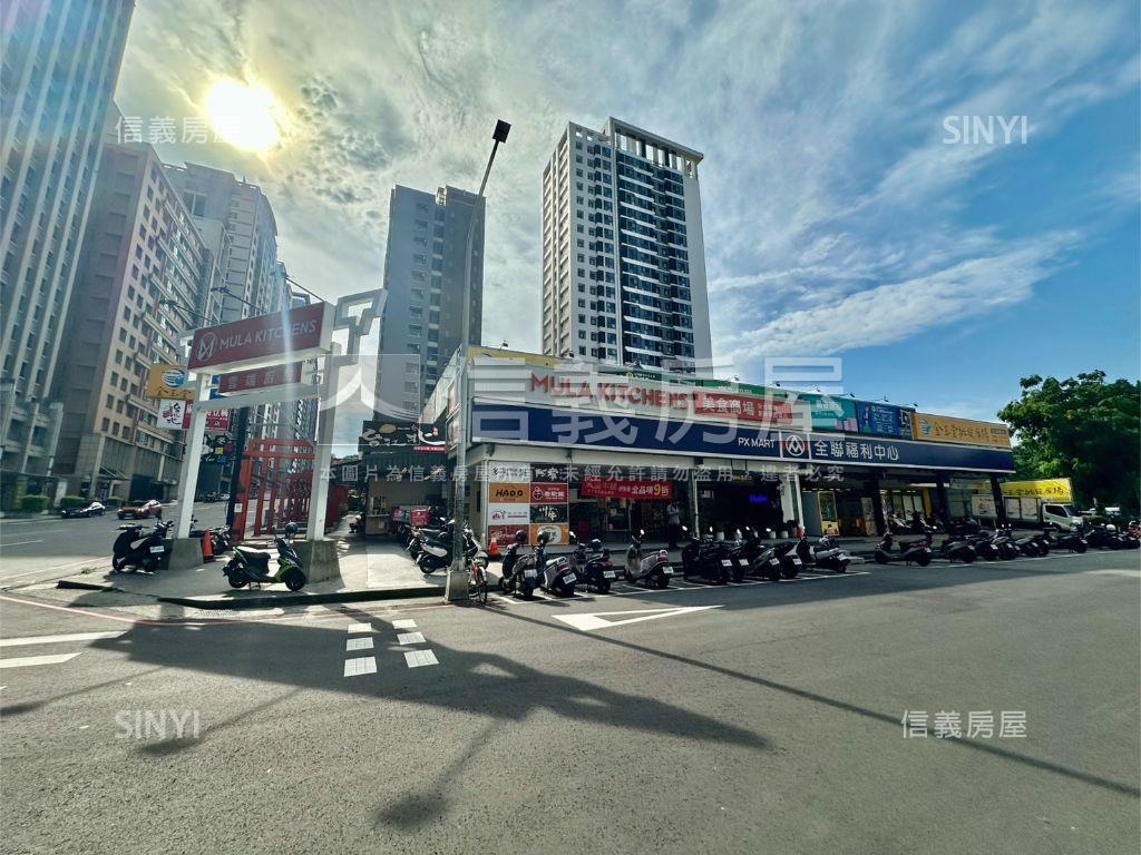 雲世紀Ｂ區三房高樓雙車位房屋室內格局與周邊環境