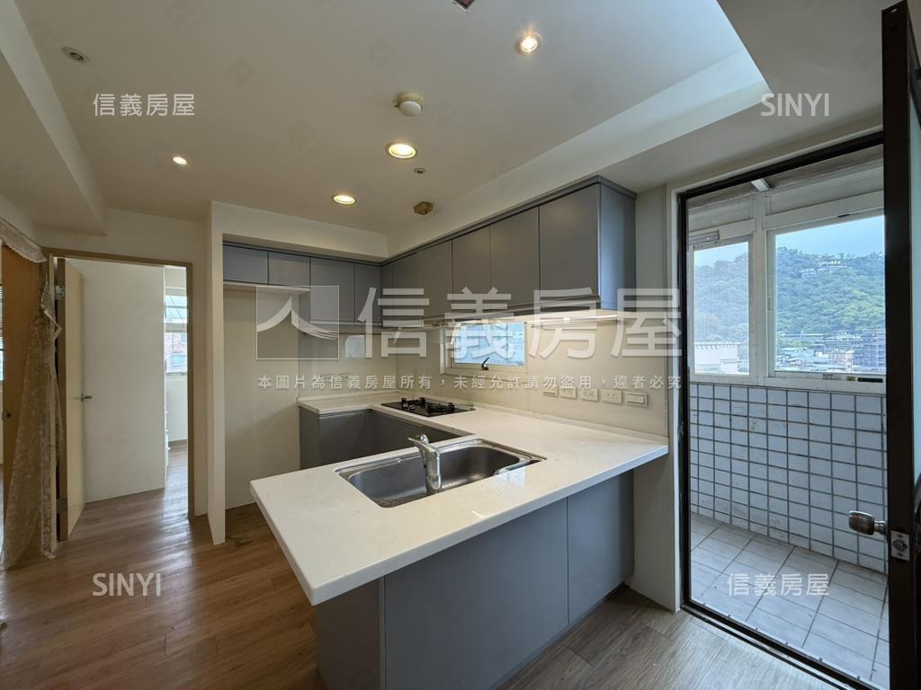 明星學府高樓景觀電梯三房房屋室內格局與周邊環境