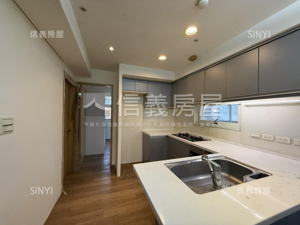 明星學府高樓景觀電梯三房房屋室內格局與周邊環境