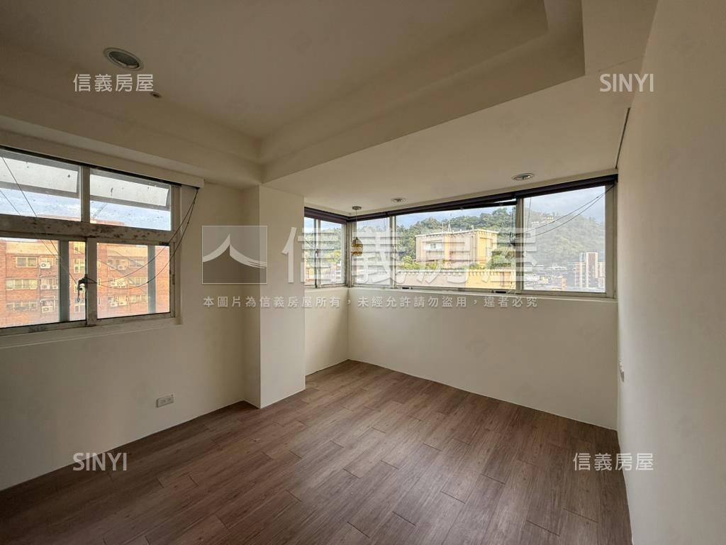 明星學府高樓景觀電梯三房房屋室內格局與周邊環境