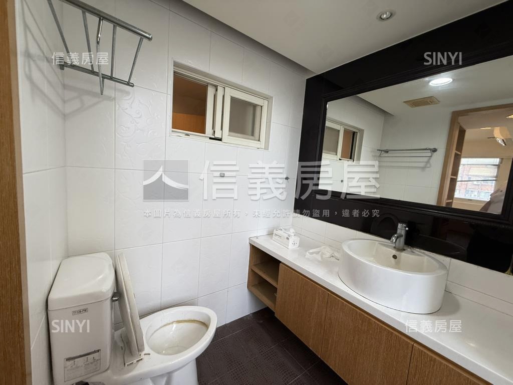 明星學府高樓景觀電梯三房房屋室內格局與周邊環境