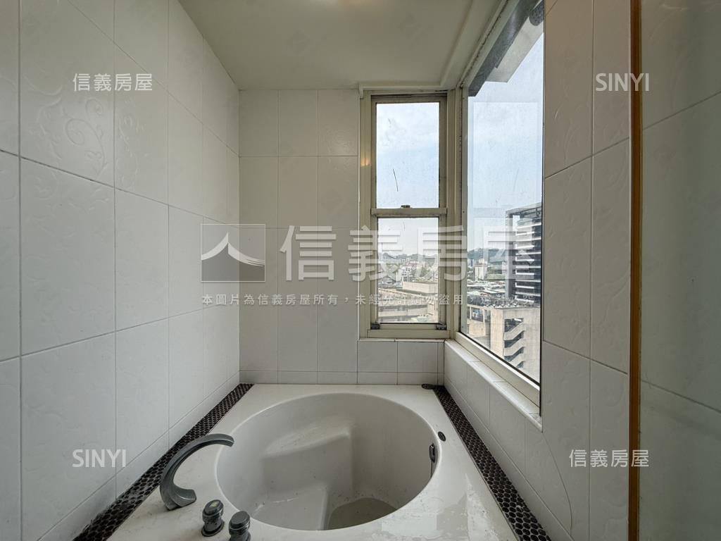 明星學府高樓景觀電梯三房房屋室內格局與周邊環境