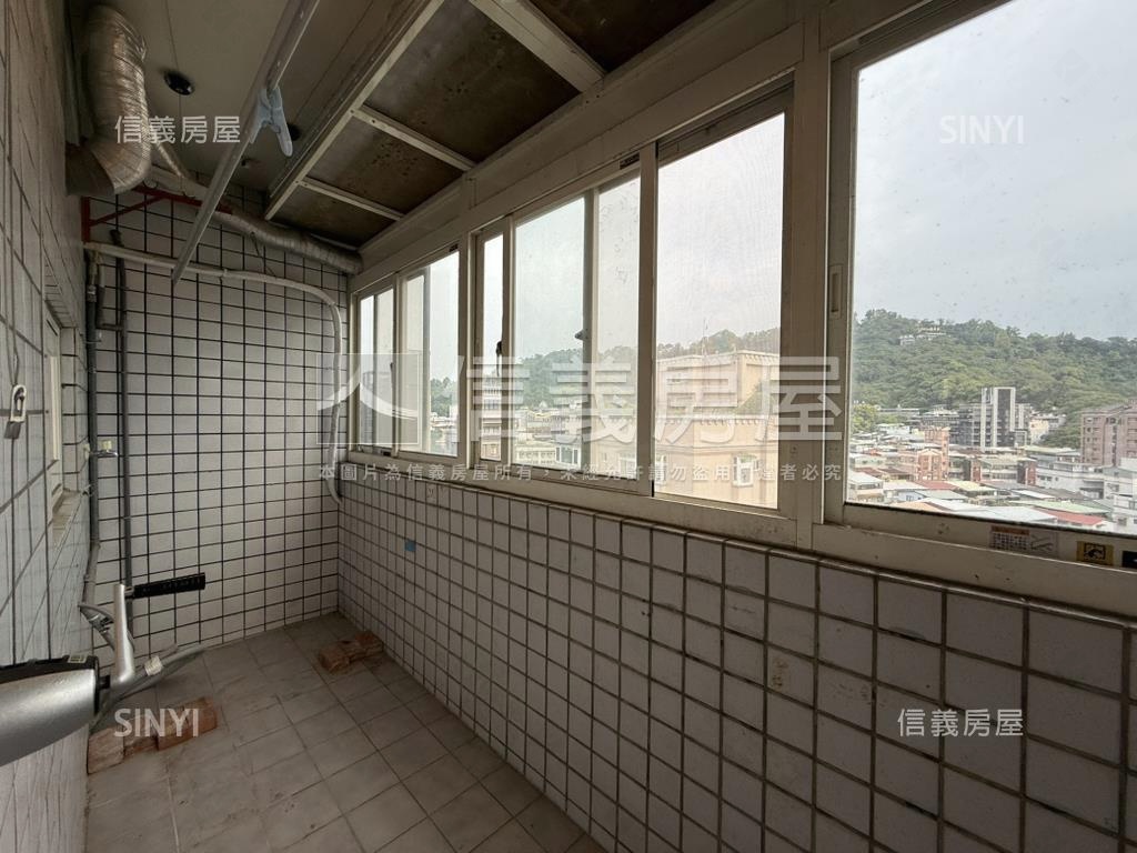 明星學府高樓景觀電梯三房房屋室內格局與周邊環境