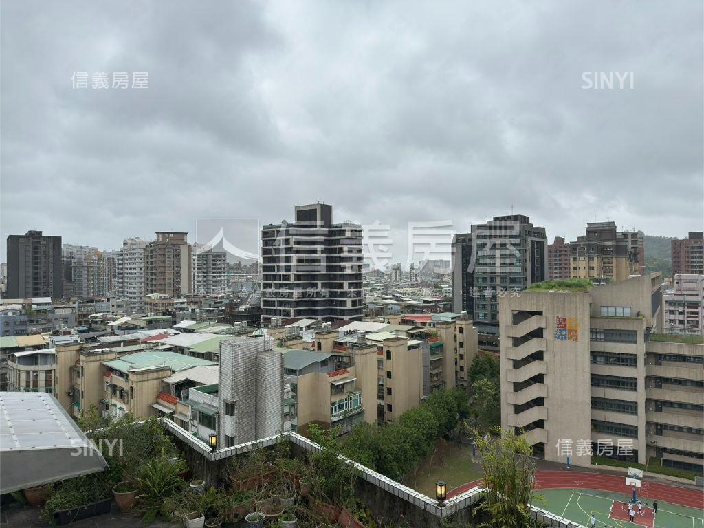 明星學府高樓景觀電梯三房房屋室內格局與周邊環境