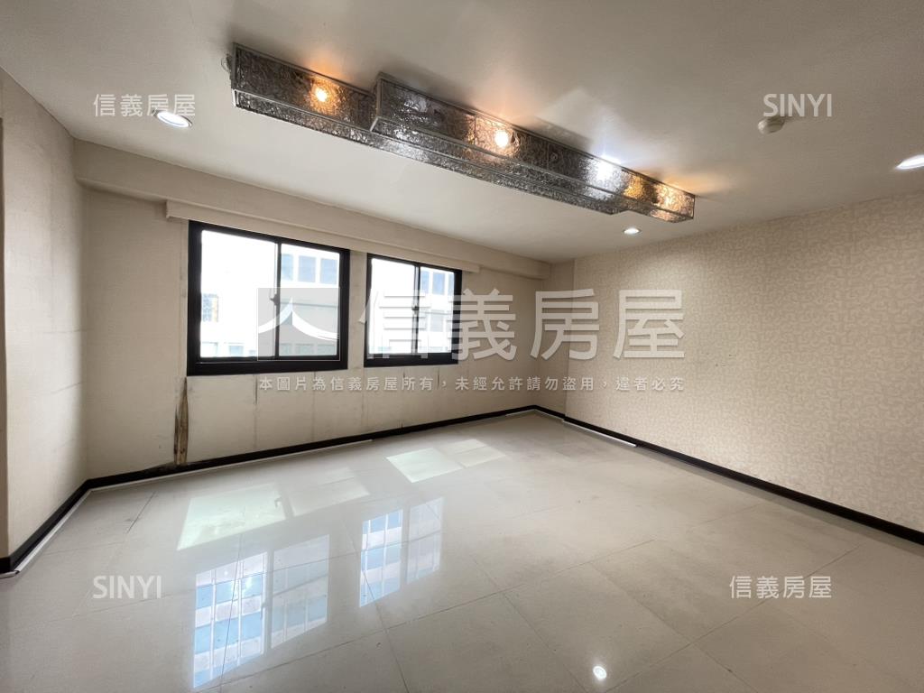 國泰皇家稀有住辦大空間房屋室內格局與周邊環境