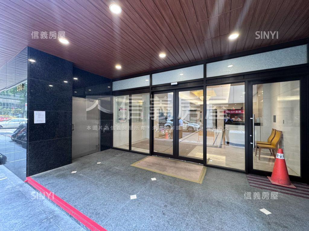 國泰皇家稀有住辦大空間房屋室內格局與周邊環境