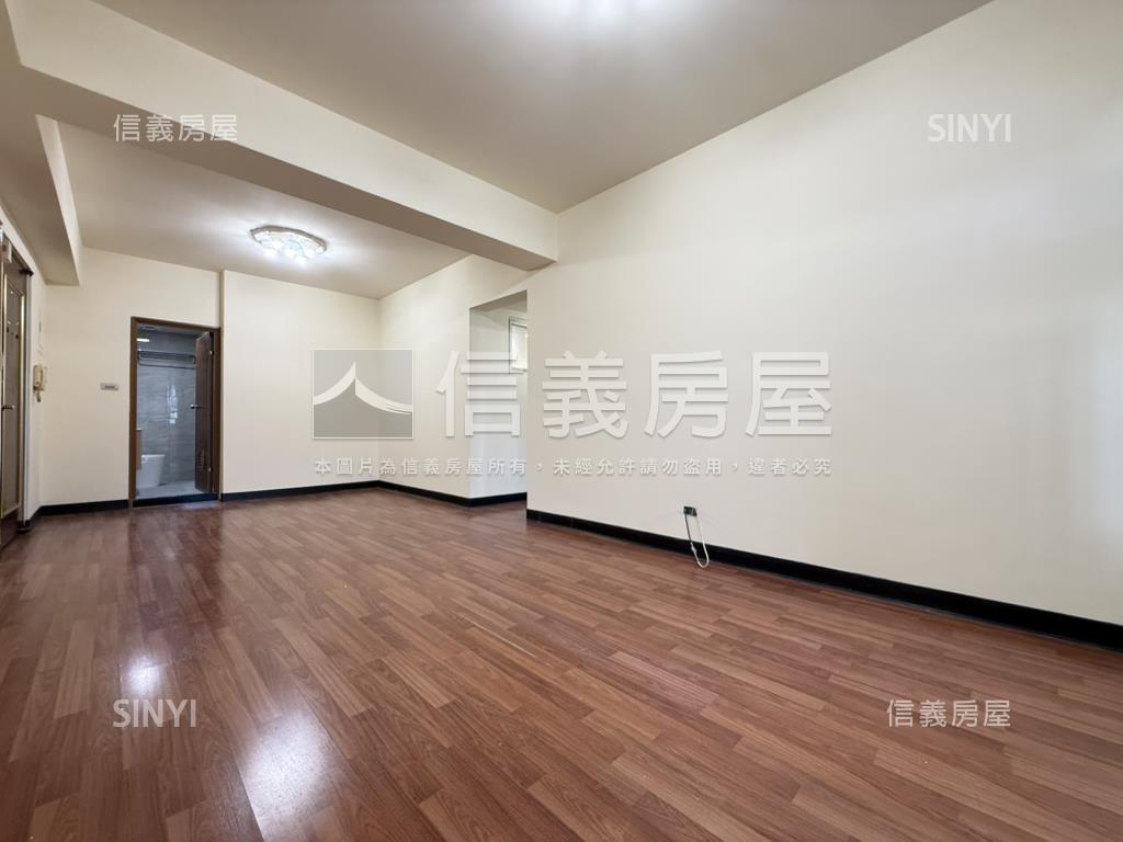 稀有華廈電梯三房有車位房屋室內格局與周邊環境