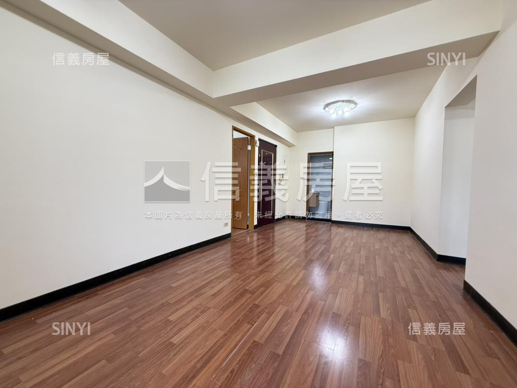 稀有華廈電梯三房有車位房屋室內格局與周邊環境