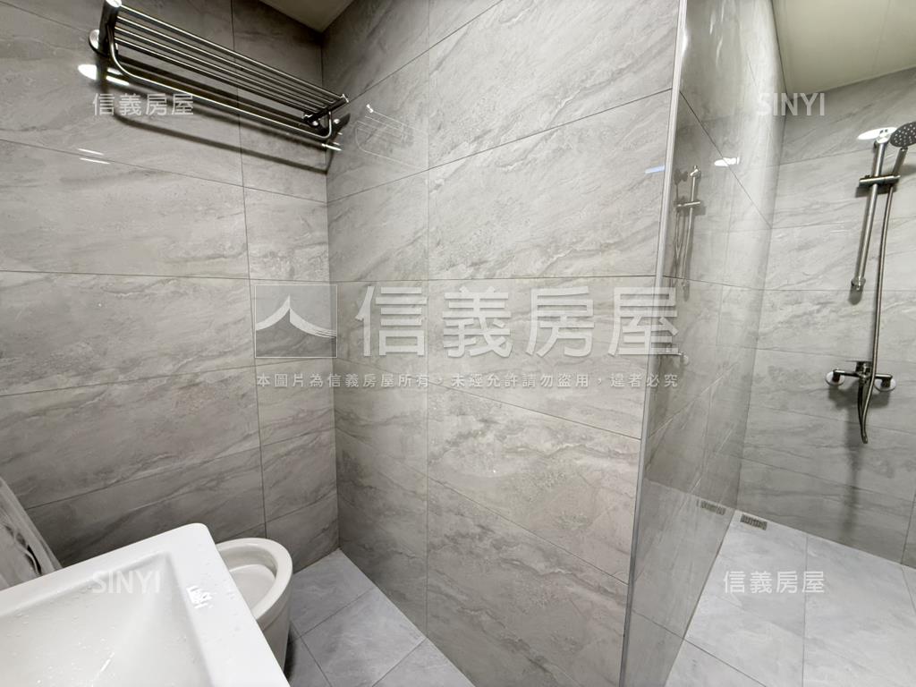 稀有華廈電梯三房有車位房屋室內格局與周邊環境