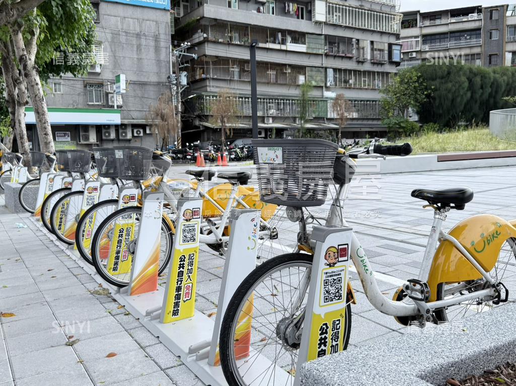 稀有華廈電梯三房有車位房屋室內格局與周邊環境