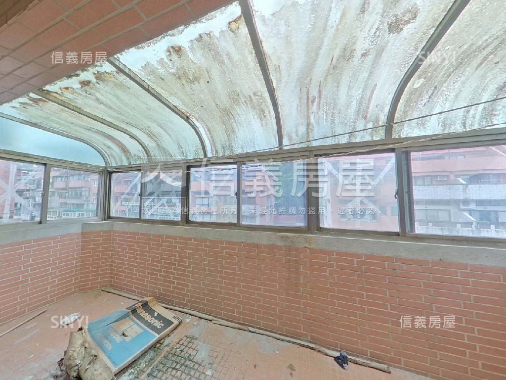 輕軌玫瑰邊間樓中樓房屋室內格局與周邊環境